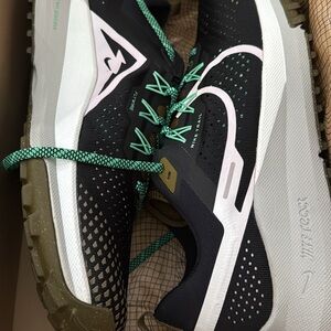 Nike Men's Black & Mint Performance Running Shoes